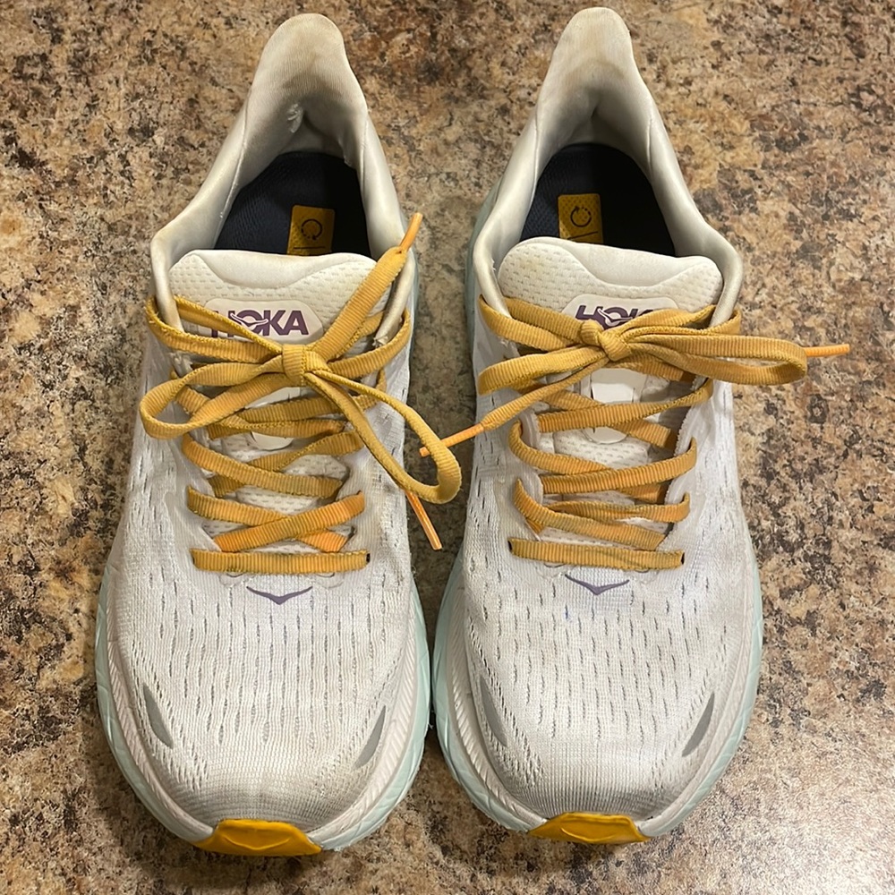 HOKA ONE ONE: CLIFTON 8